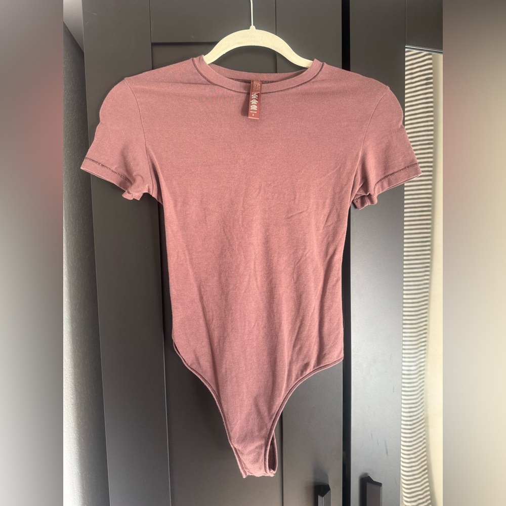 Skims small t-shirt bodysuit